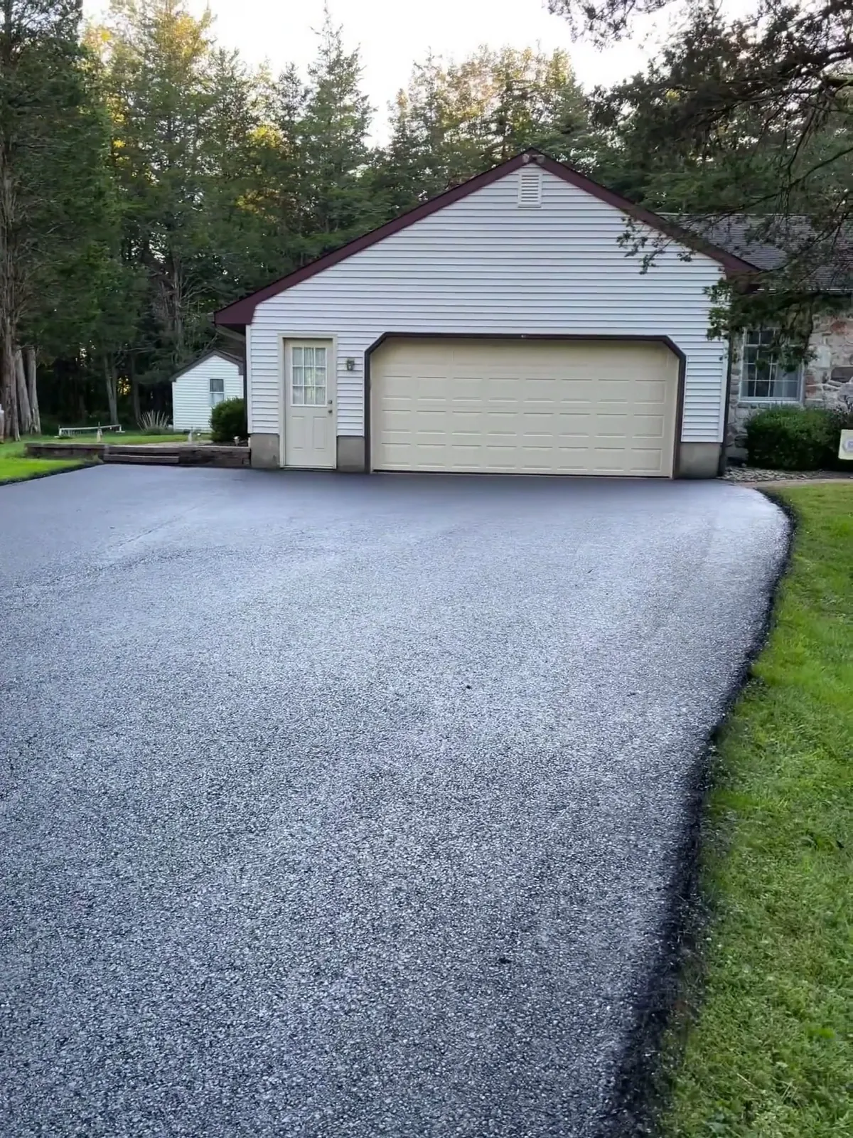 Clean residential ranch driveway, All County Paving NJ and PA