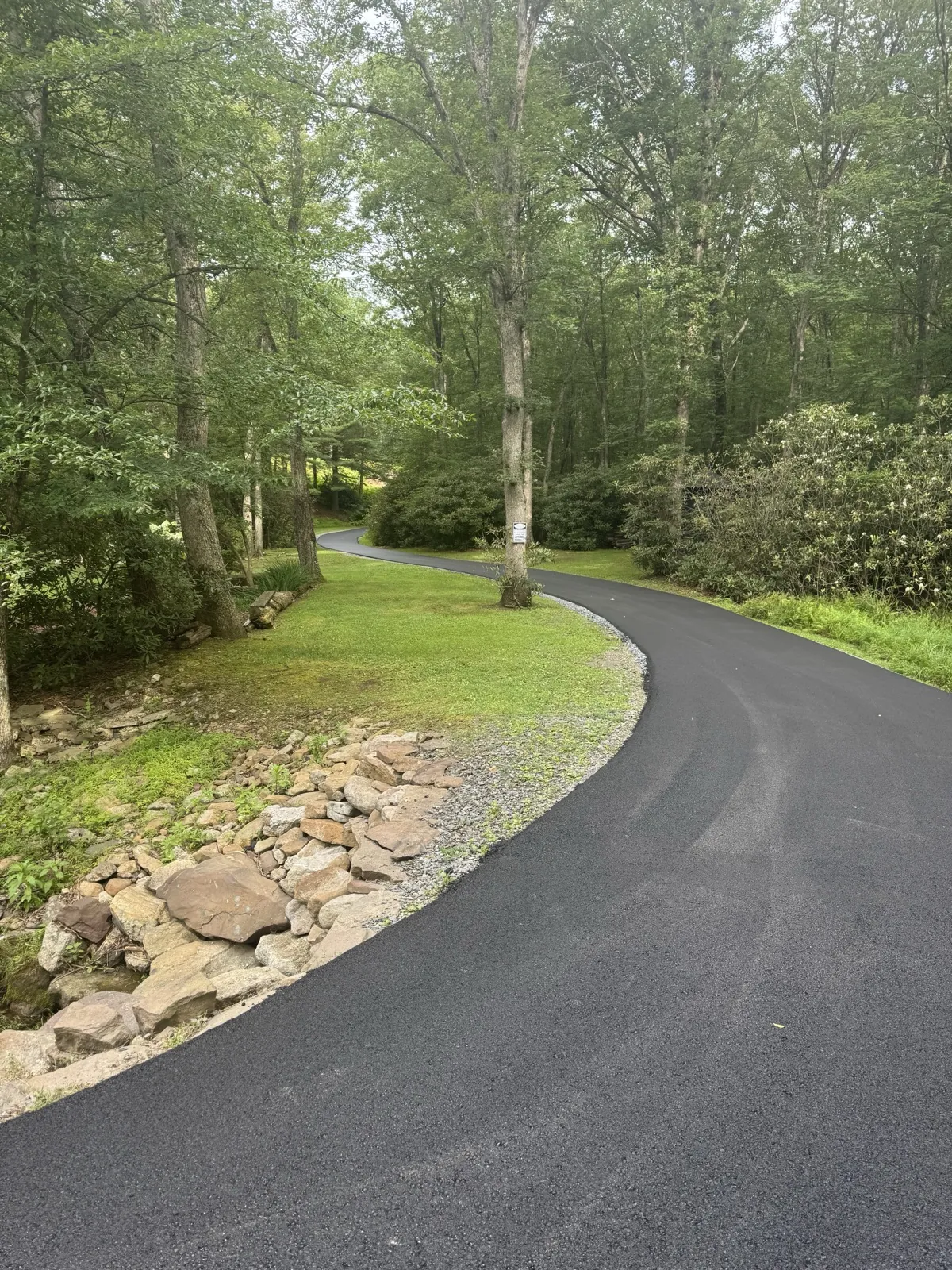 Curving driveway with stone border, All County Paving NJ and PA
