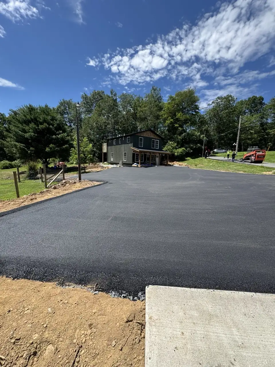 Clean driveway to home, paved by All County Paving in New Jersey